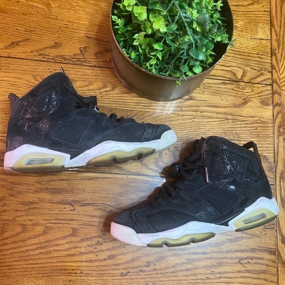 JORDAN 6 Retro Heiress Black Suede Size 5.5Y [881430-029].